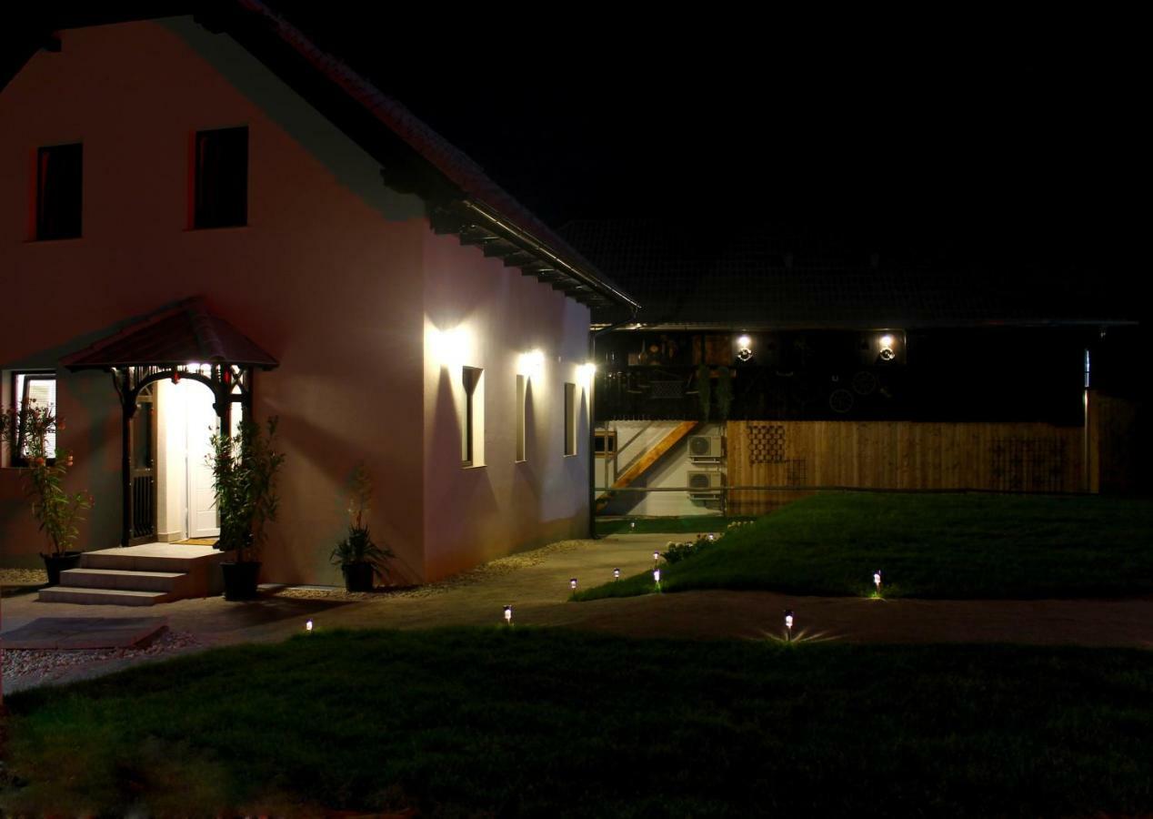 The Jungle Apartments And Rooms Bled Exterior photo